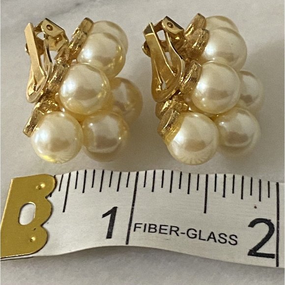 Vintage Estate Earrings Clip On Cluster Faux Pearls Gold Tone Clip On - Picture 9 of 12